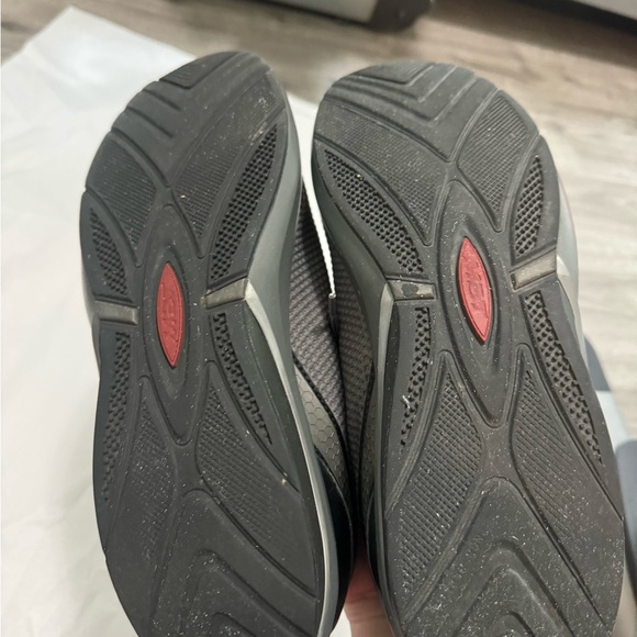 Very Good UC MBT gray men’s sneakers - size range 12-12.5 style # 400287-133 - Picture 6 of 13